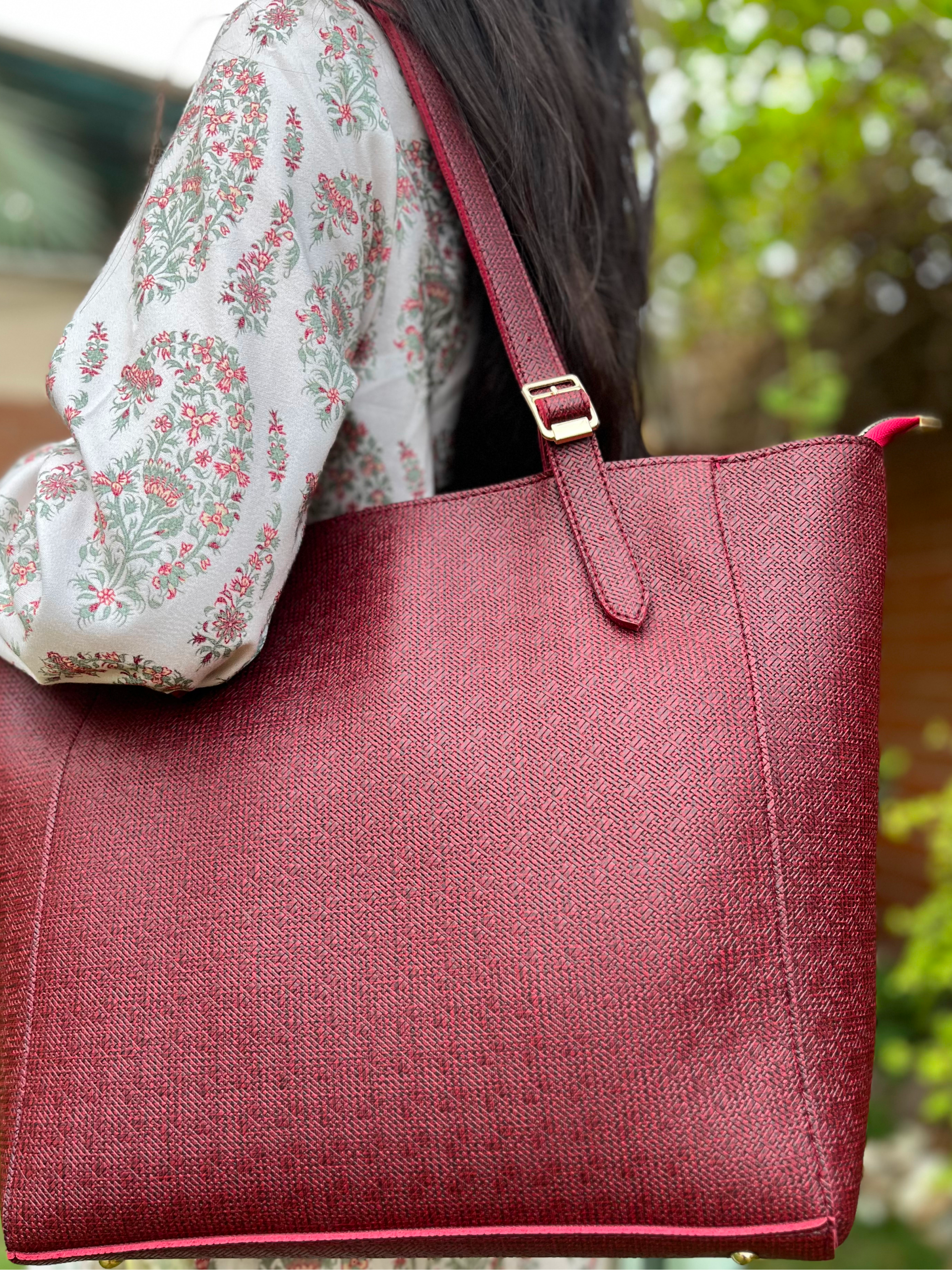 Signature Textured Tote Maroon