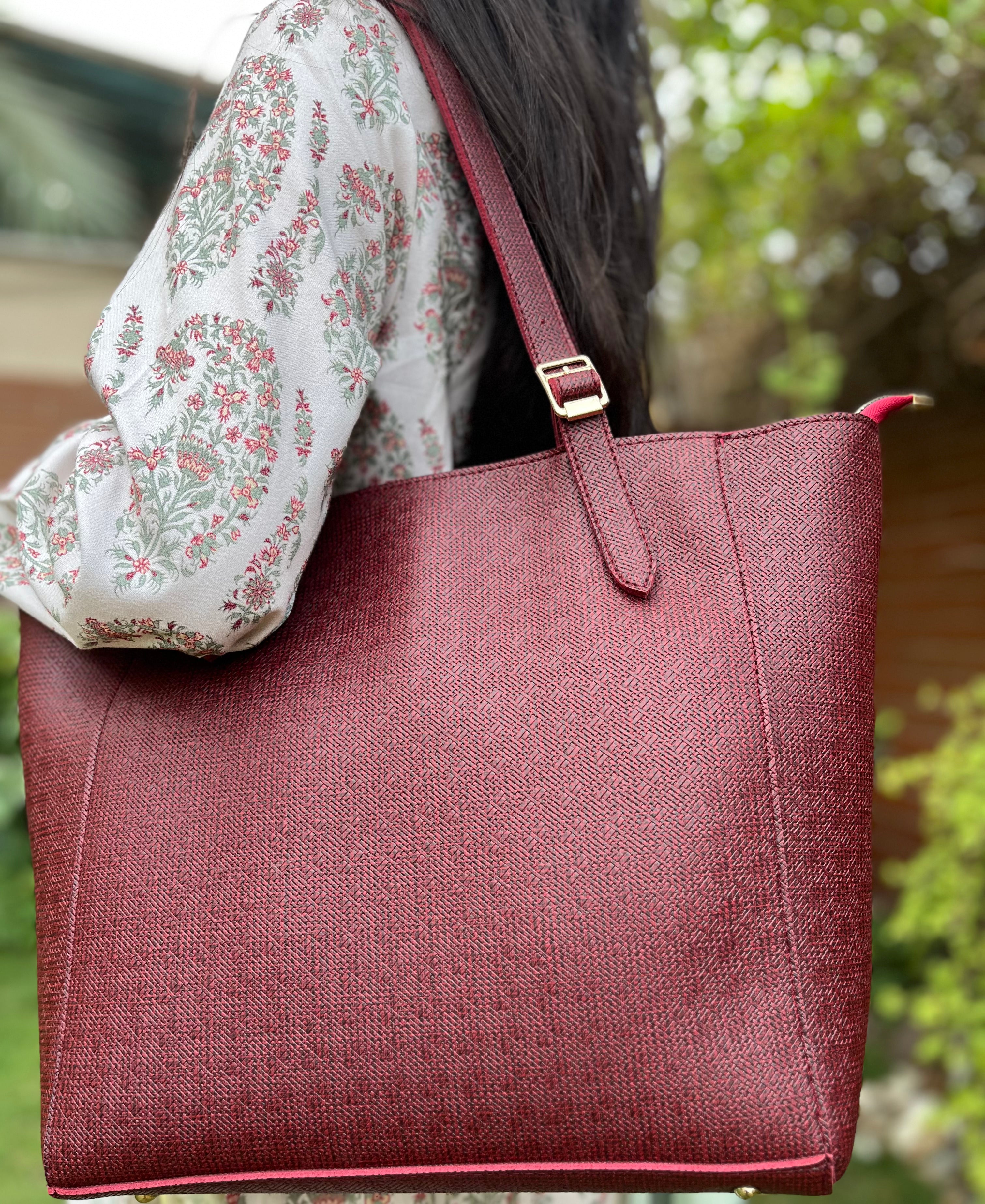 Signature Textured Tote Black